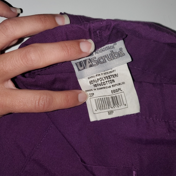 Scrub bundle one top with 2 matching pants. - Picture 4 of 5